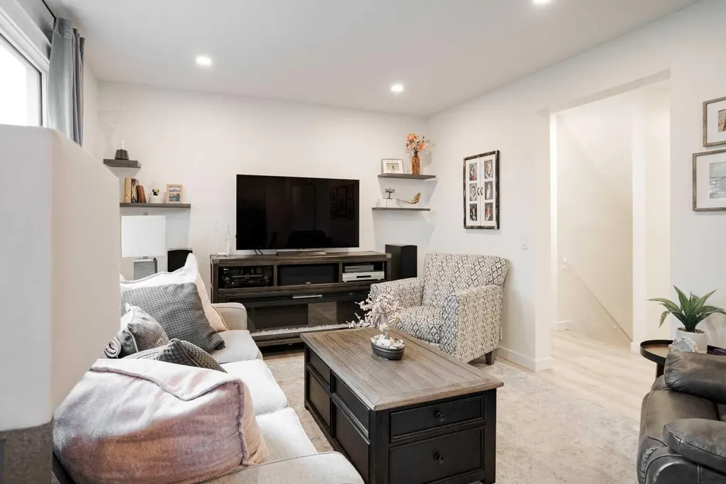 166 Bird Crescent Fort Mcmurray AB T9H 4T3