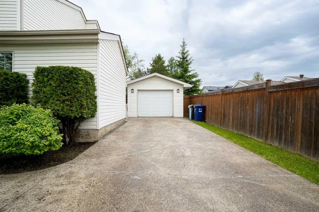 166 Bird Crescent Fort Mcmurray AB T9H 4T3