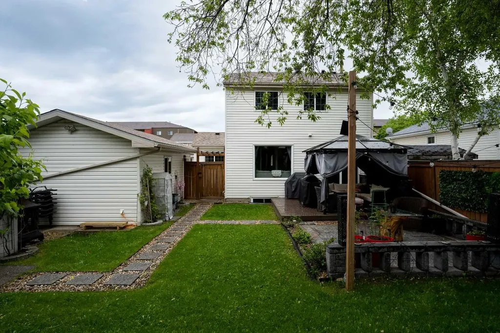 166 Bird Crescent Fort Mcmurray AB T9H 4T3