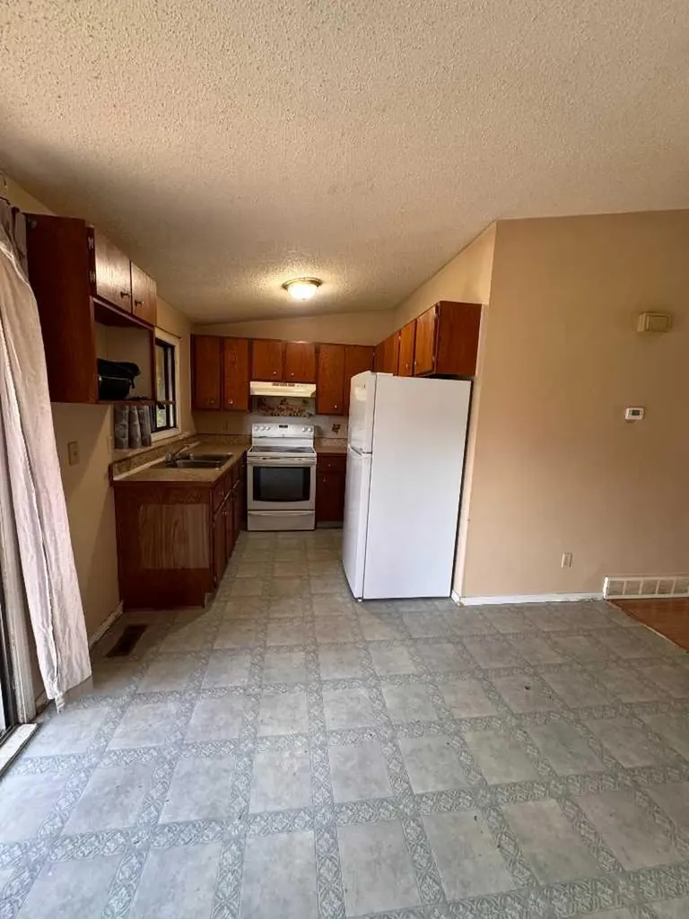 101 Cooney Road SE Medicine Hat AB T1B 1Y7