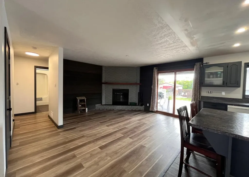 1005 15 Street Wainwright AB T9W1E4
