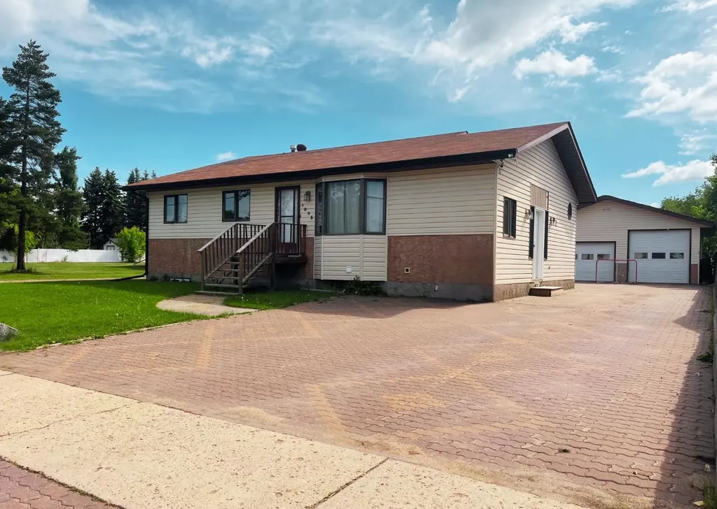 1005 15 Street Wainwright AB T9W1E4