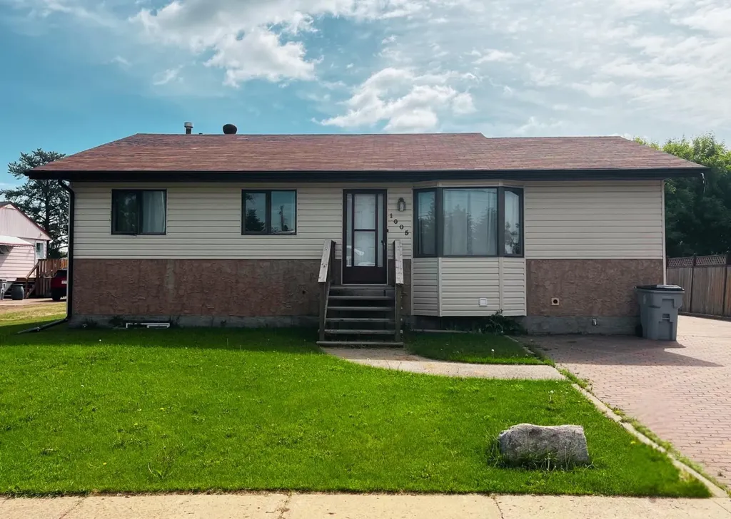 1005 15 Street Wainwright AB T9W1E4