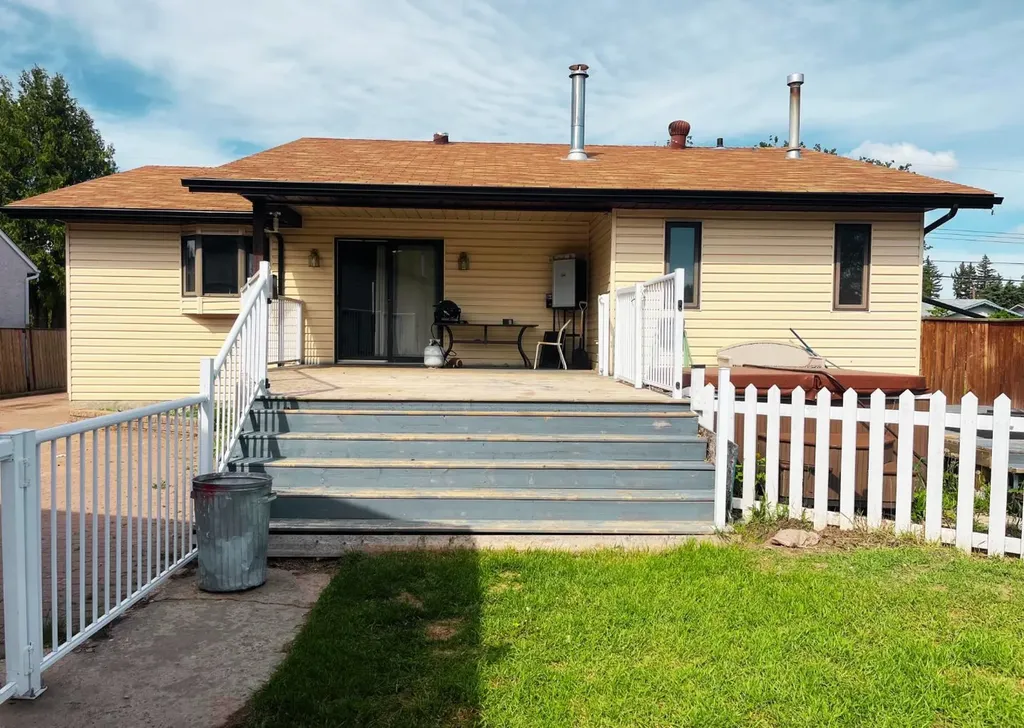 1005 15 Street Wainwright AB T9W1E4