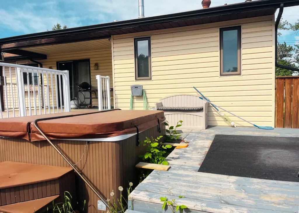 1005 15 Street Wainwright AB T9W1E4