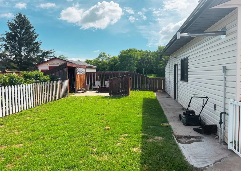 1005 15 Street Wainwright AB T9W1E4