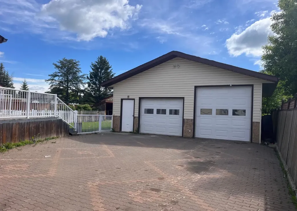 1005 15 Street Wainwright AB T9W1E4