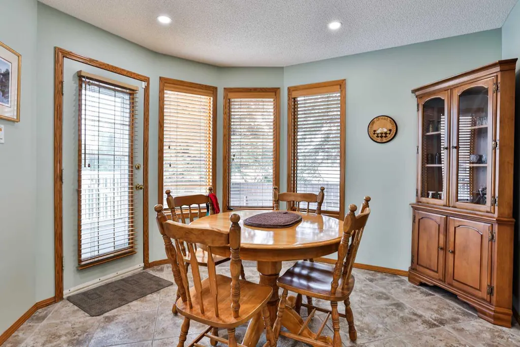 2265 27 Avenue S Lethbridge AB T1K 6K5