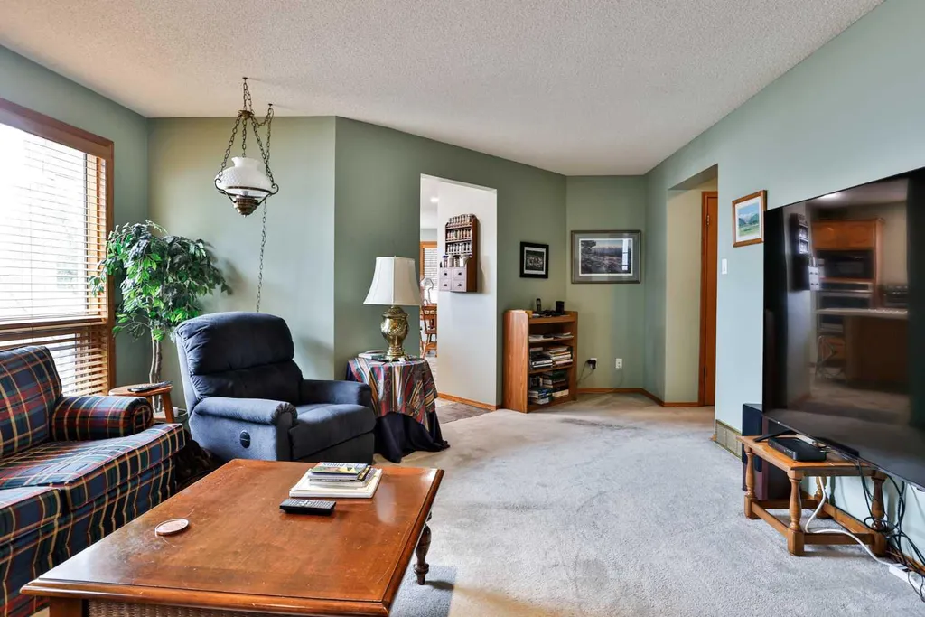 2265 27 Avenue S Lethbridge AB T1K 6K5