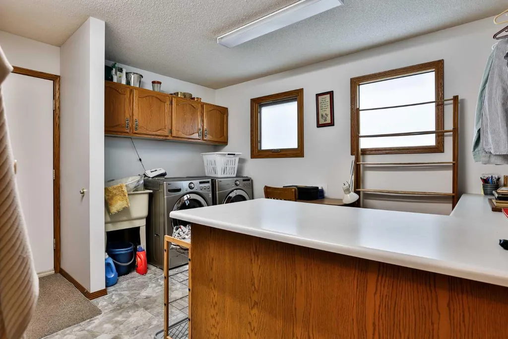 2265 27 Avenue S Lethbridge AB T1K 6K5