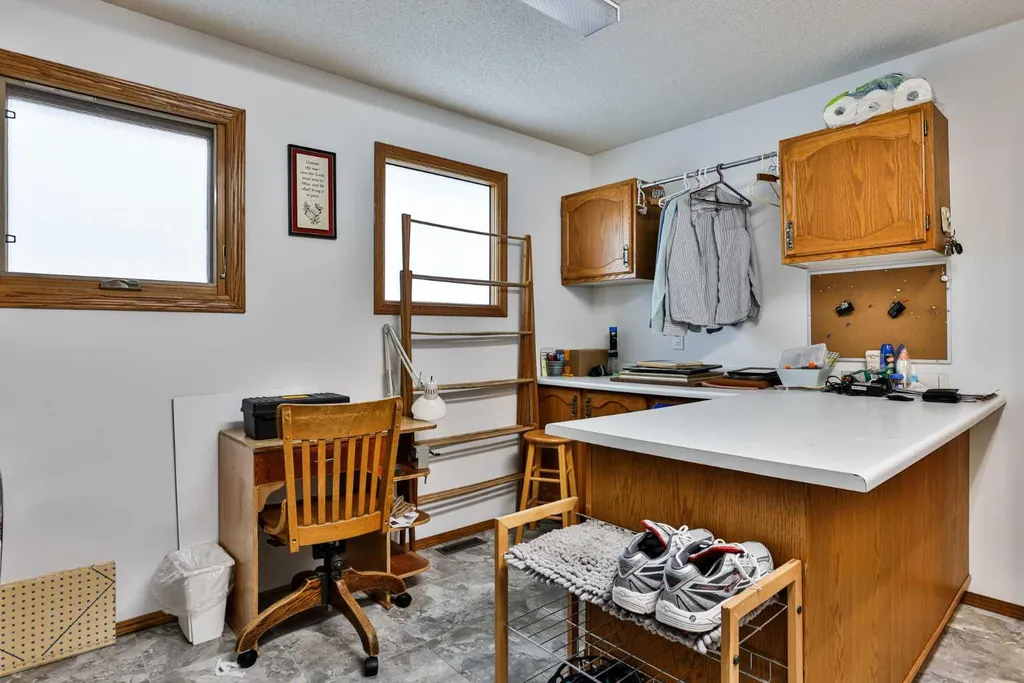 2265 27 Avenue S Lethbridge AB T1K 6K5