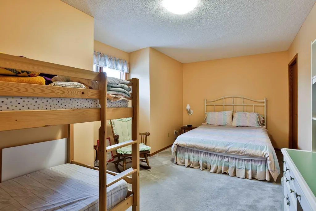2265 27 Avenue S Lethbridge AB T1K 6K5
