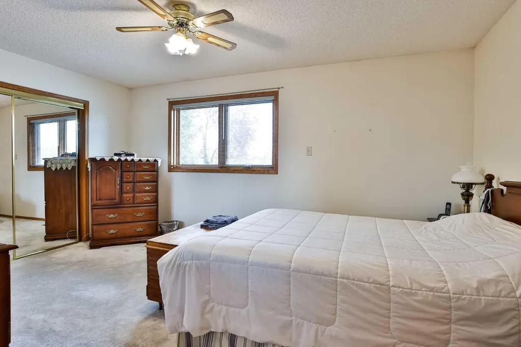 2265 27 Avenue S Lethbridge AB T1K 6K5