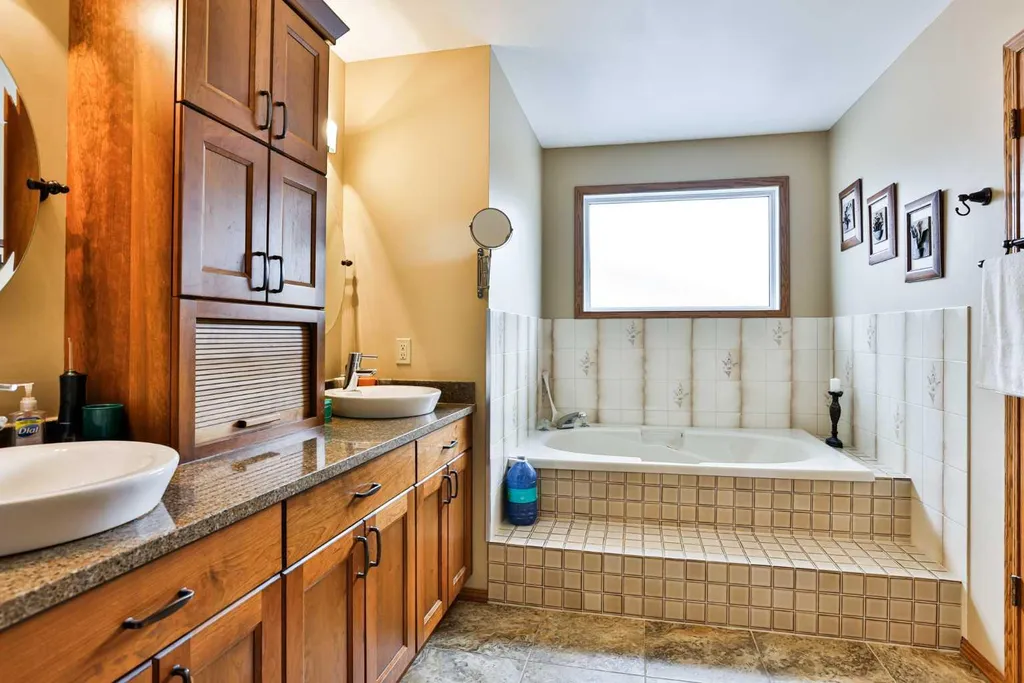 2265 27 Avenue S Lethbridge AB T1K 6K5