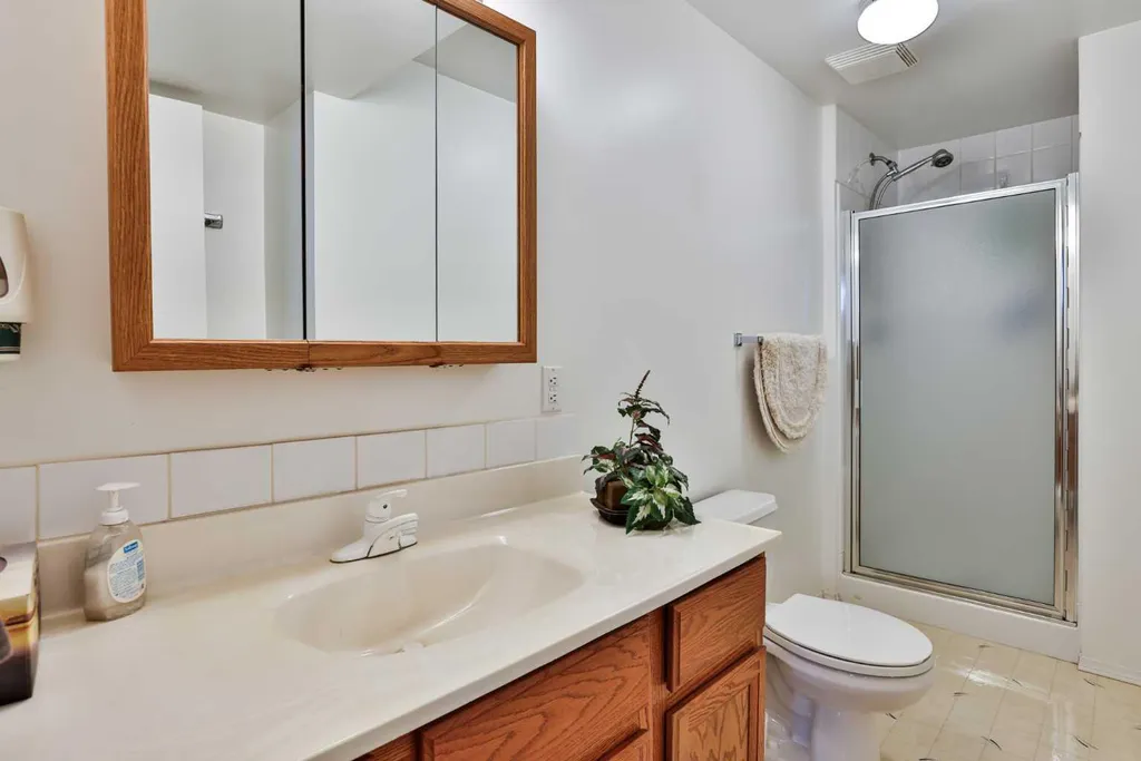 2265 27 Avenue S Lethbridge AB T1K 6K5