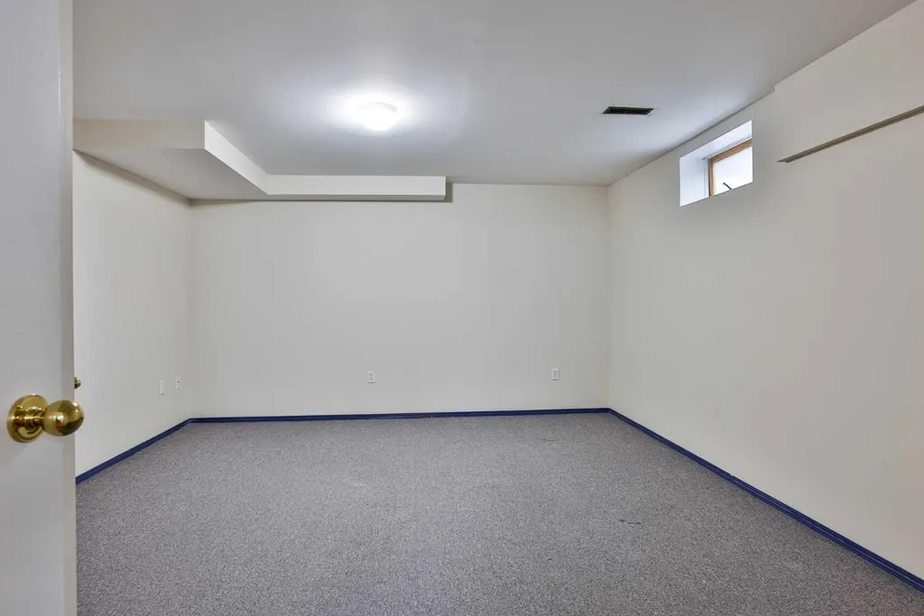 2265 27 Avenue S Lethbridge AB T1K 6K5