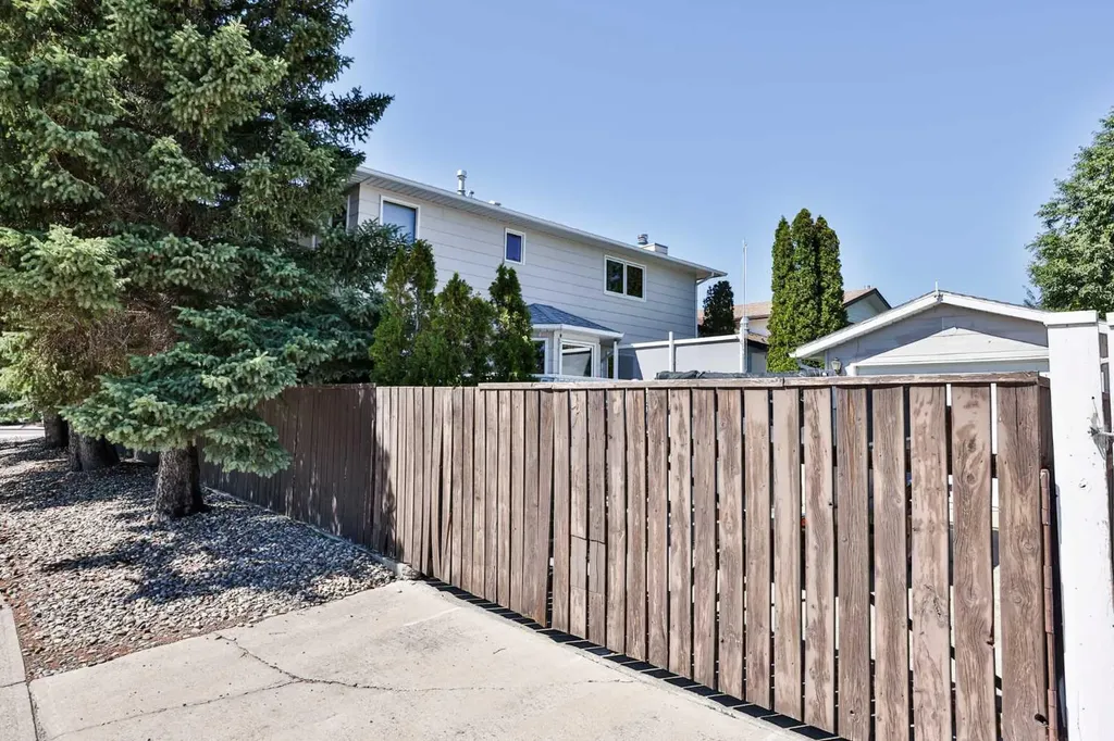 2265 27 Avenue S Lethbridge AB T1K 6K5