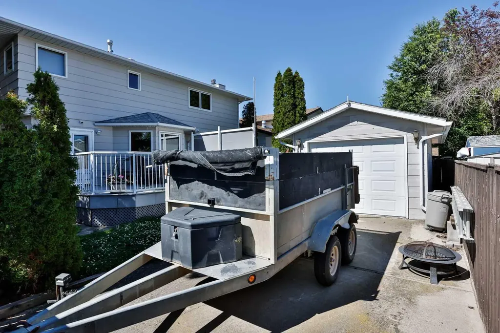 2265 27 Avenue S Lethbridge AB T1K 6K5