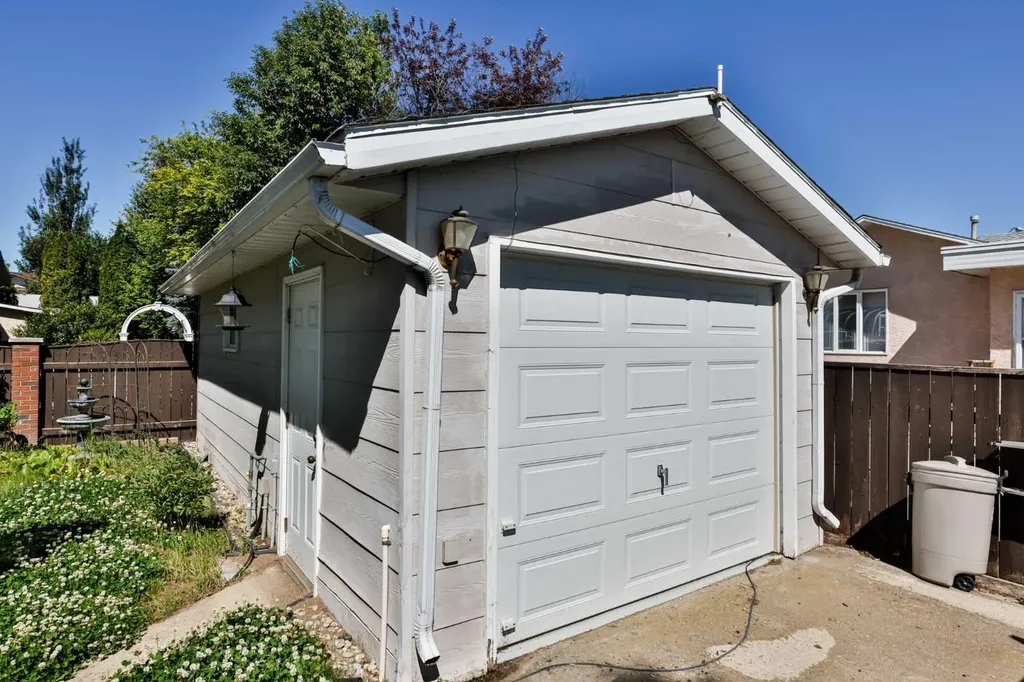 2265 27 Avenue S Lethbridge AB T1K 6K5