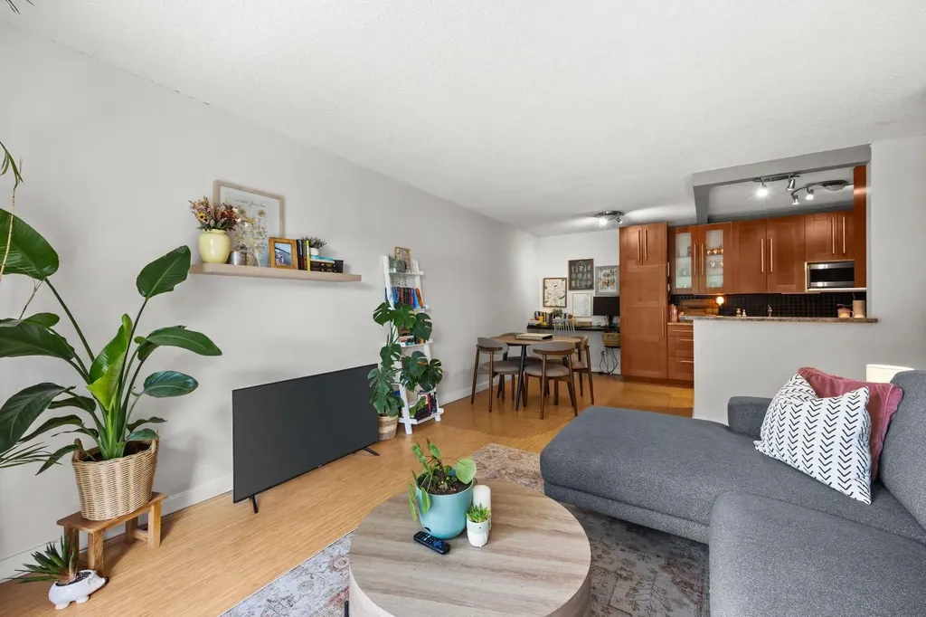 924 18 Avenue SW Calgary AB T2T 0H1