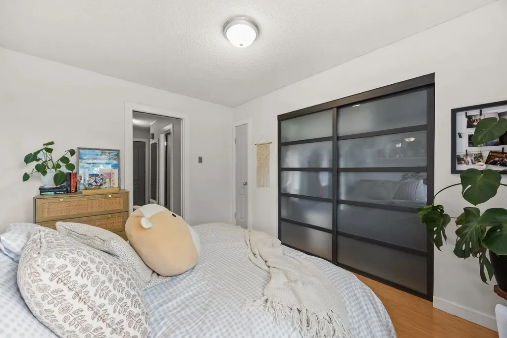 924 18 Avenue SW Calgary AB T2T 0H1