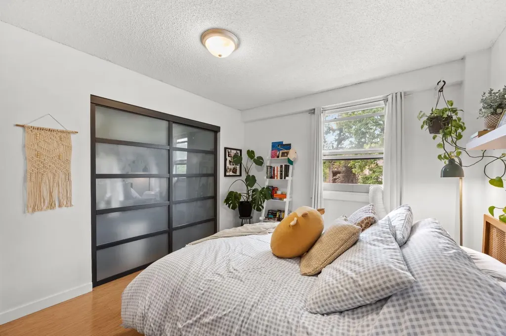 924 18 Avenue SW Calgary AB T2T 0H1