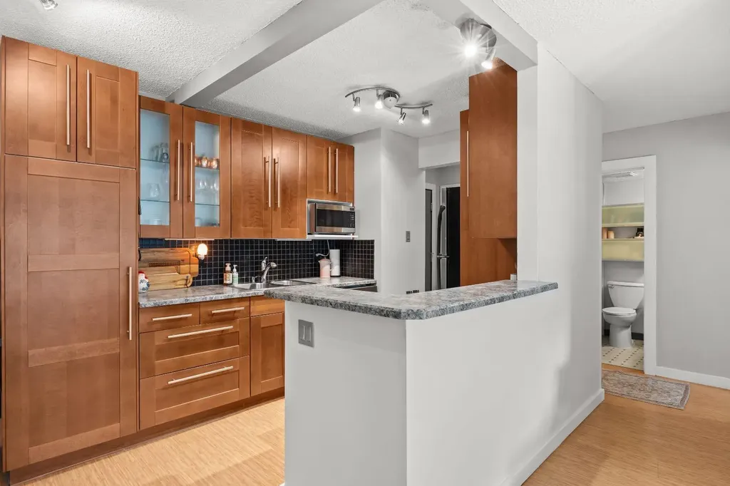 924 18 Avenue SW Calgary AB T2T 0H1