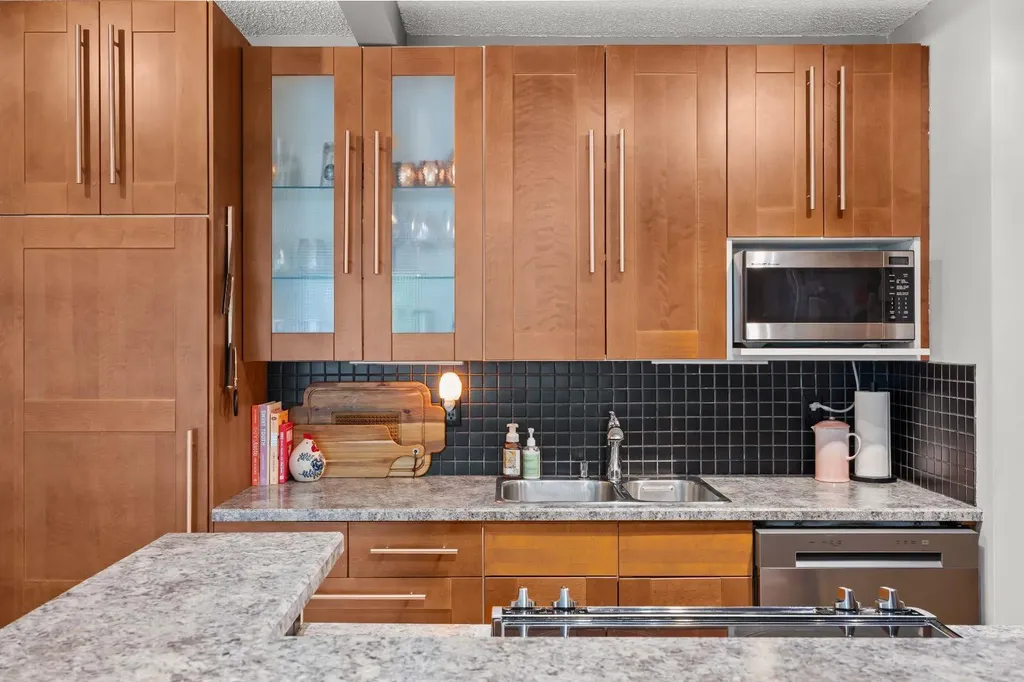 924 18 Avenue SW Calgary AB T2T 0H1