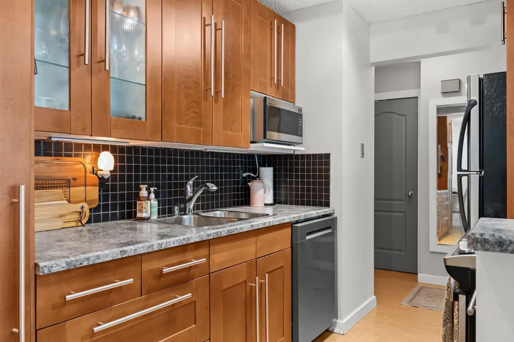 924 18 Avenue SW Calgary AB T2T 0H1