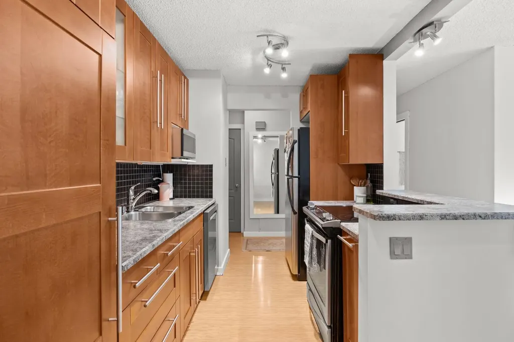 924 18 Avenue SW Calgary AB T2T 0H1