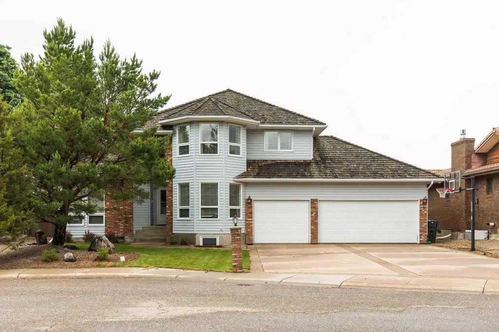 205 Kings Bay S Lethbridge AB T1K 5G1
