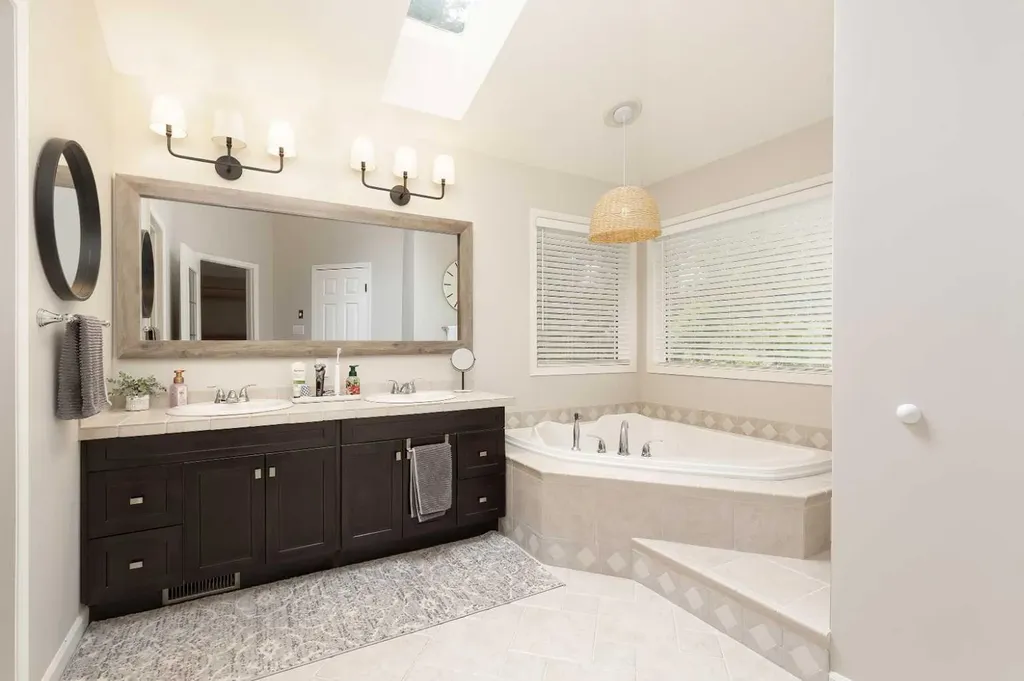 205 Kings Bay S Lethbridge AB T1K 5G1