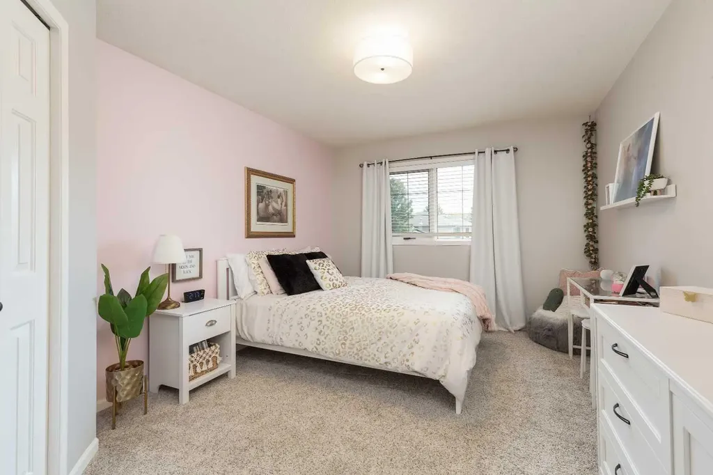 205 Kings Bay S Lethbridge AB T1K 5G1
