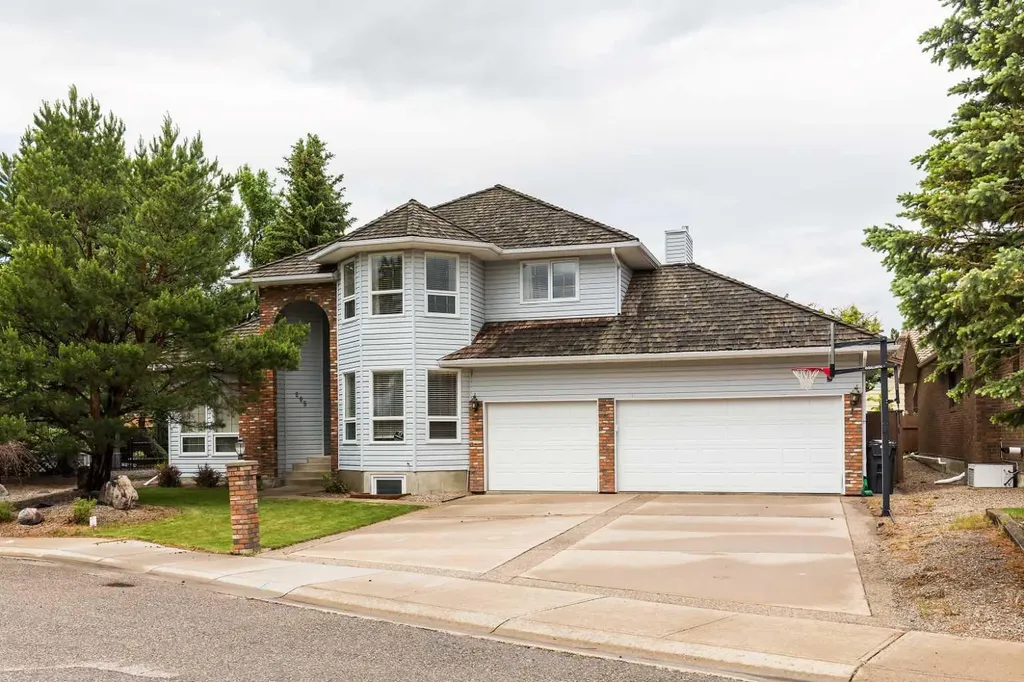 205 Kings Bay S Lethbridge AB T1K 5G1