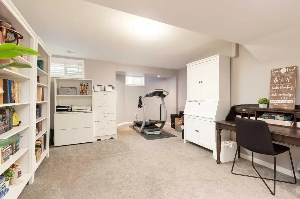 205 Kings Bay S Lethbridge AB T1K 5G1