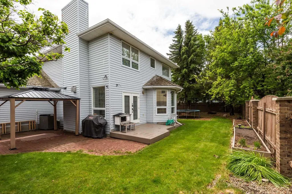 205 Kings Bay S Lethbridge AB T1K 5G1