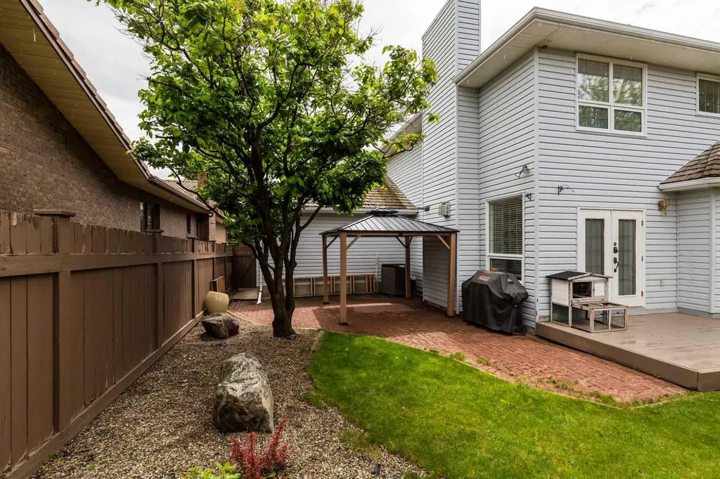 205 Kings Bay S Lethbridge AB T1K 5G1