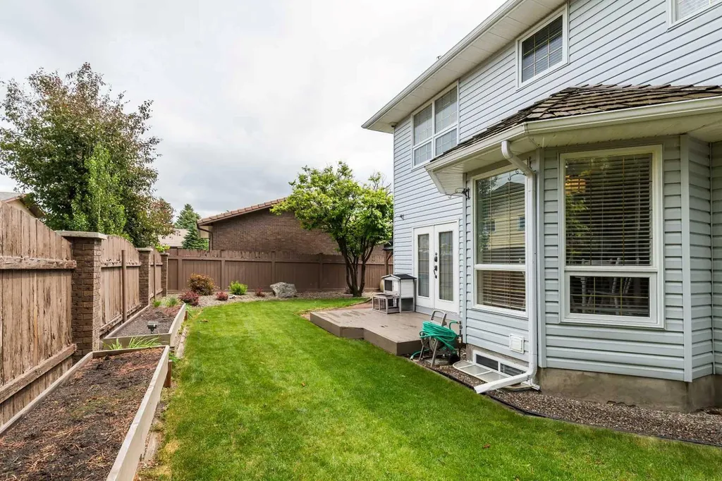 205 Kings Bay S Lethbridge AB T1K 5G1