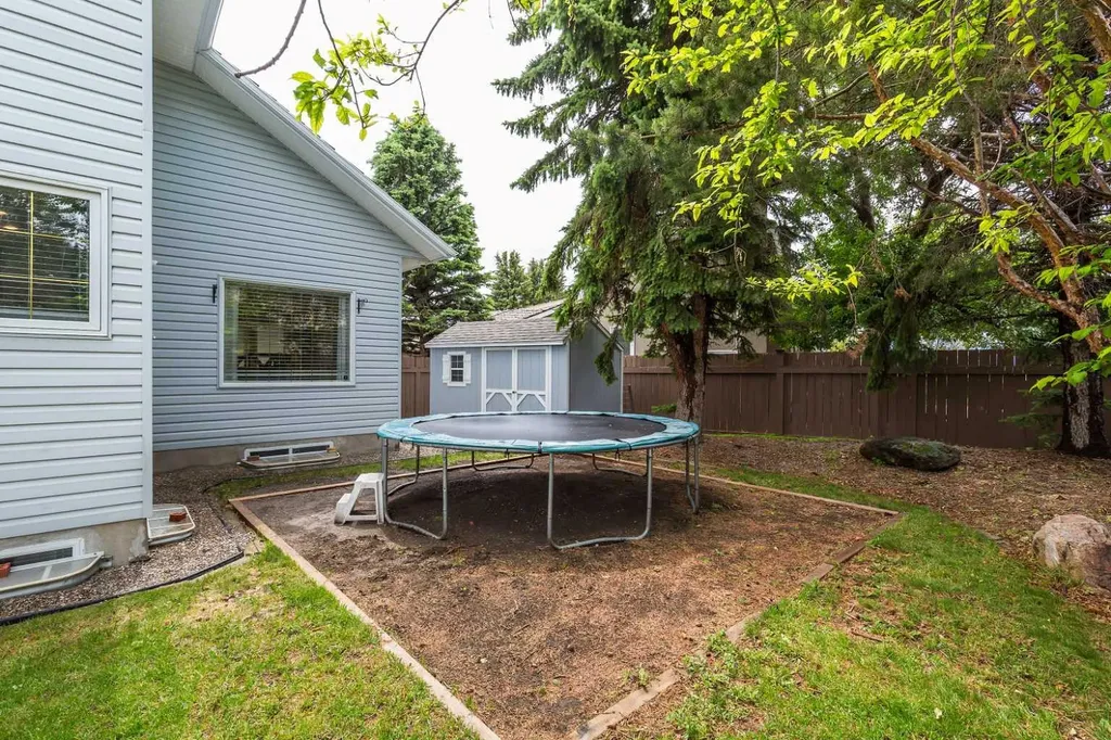 205 Kings Bay S Lethbridge AB T1K 5G1