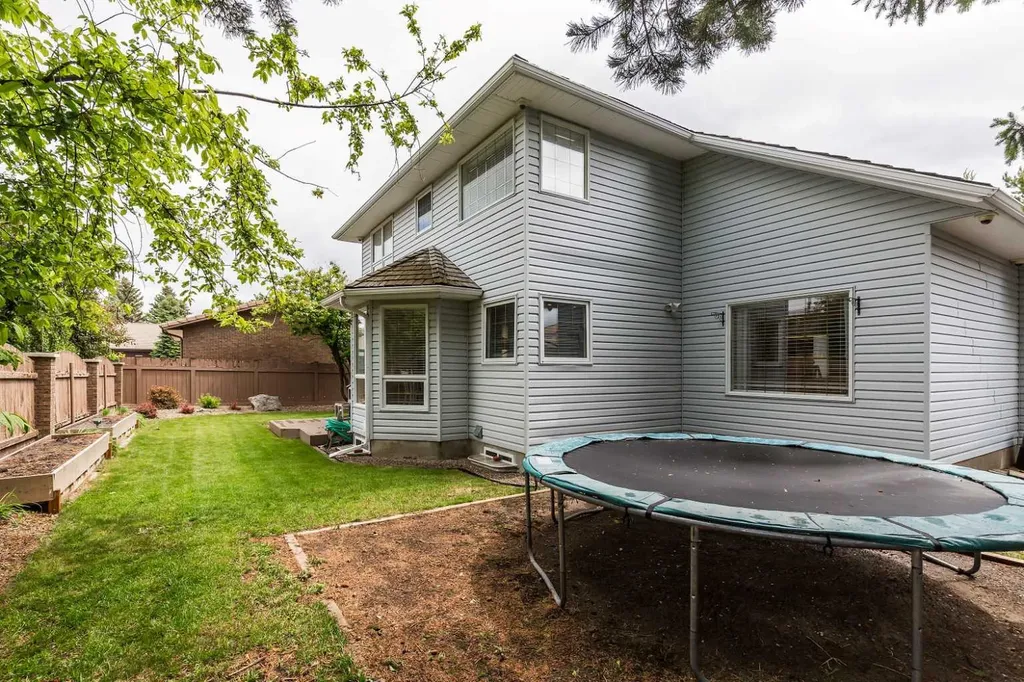 205 Kings Bay S Lethbridge AB T1K 5G1