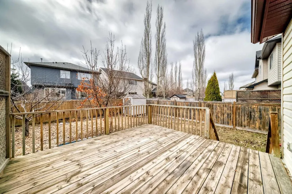 9 Somerside Crescent SW Calgary AB T2Y 4G8