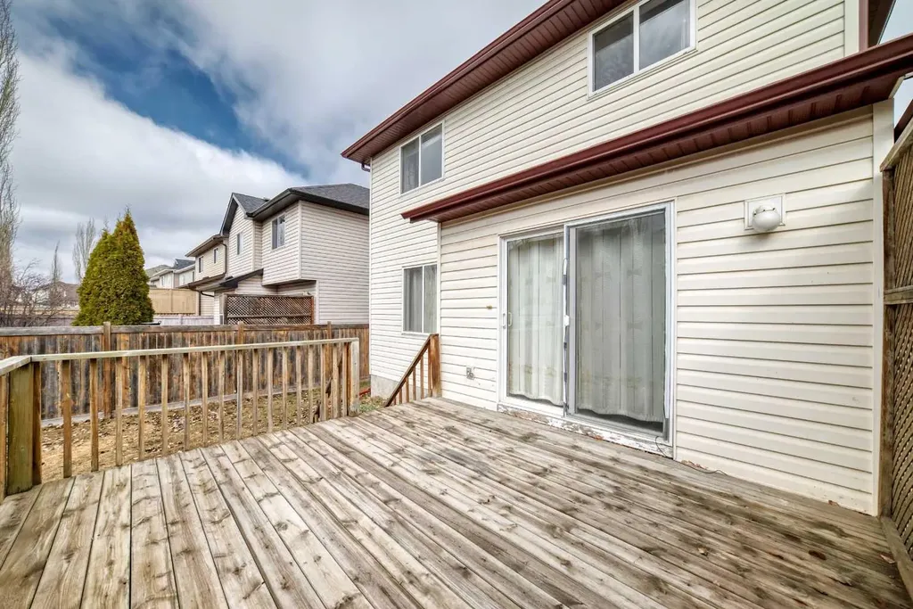 9 Somerside Crescent SW Calgary AB T2Y 4G8