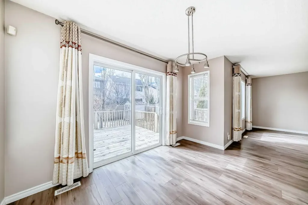 9 Somerside Crescent SW Calgary AB T2Y 4G8