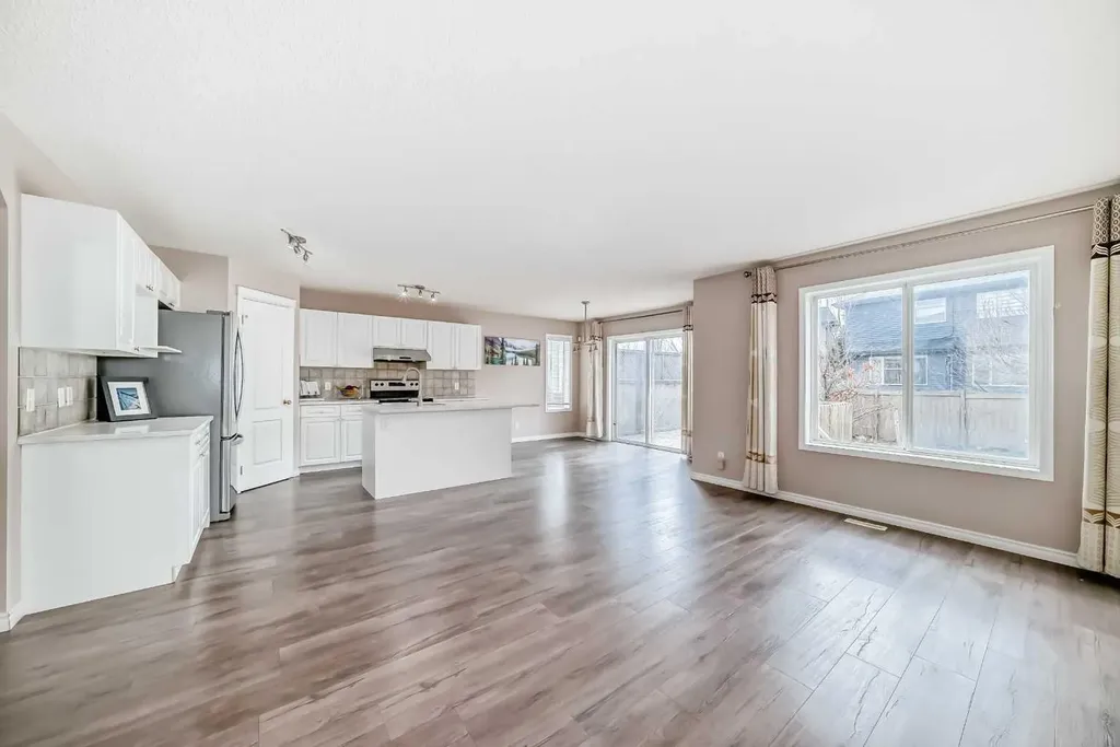 9 Somerside Crescent SW Calgary AB T2Y 4G8