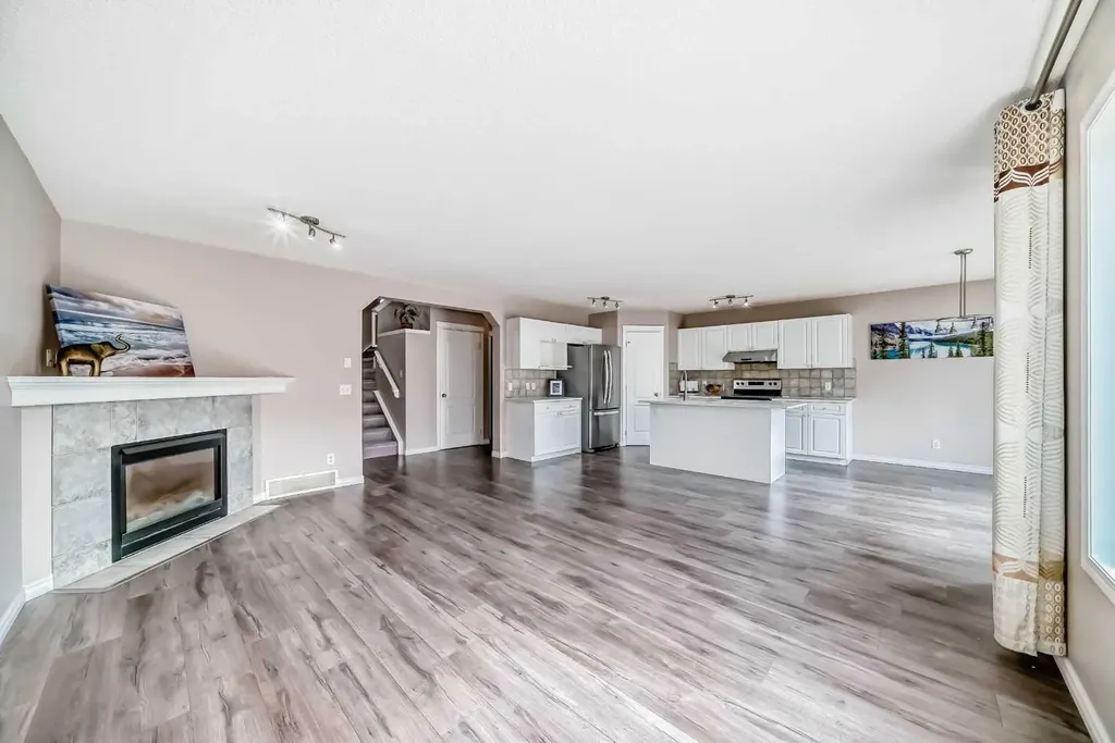 9 Somerside Crescent SW Calgary AB T2Y 4G8