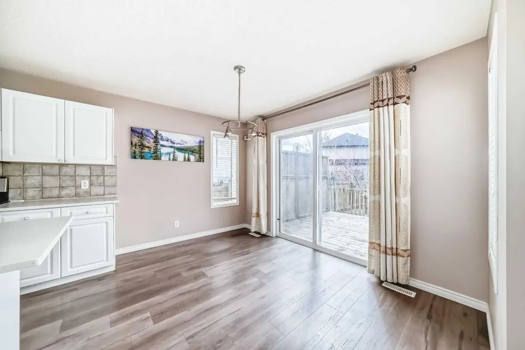 9 Somerside Crescent SW Calgary AB T2Y 4G8