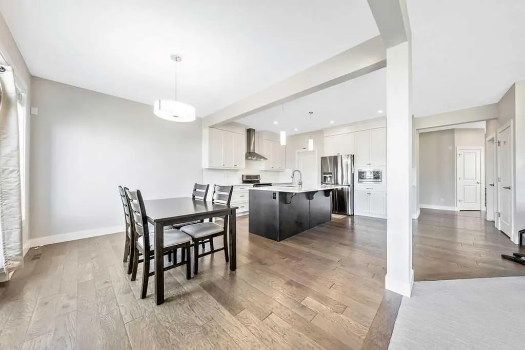 82 Panton View NW Calgary AB T3K 0X8
