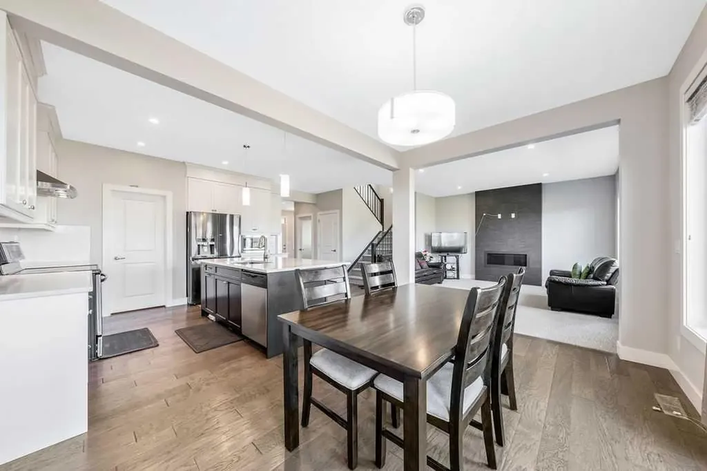 82 Panton View NW Calgary AB T3K 0X8