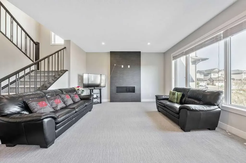 82 Panton View NW Calgary AB T3K 0X8