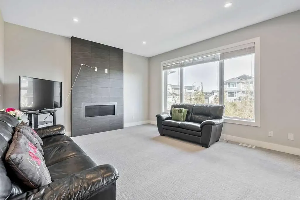 82 Panton View NW Calgary AB T3K 0X8